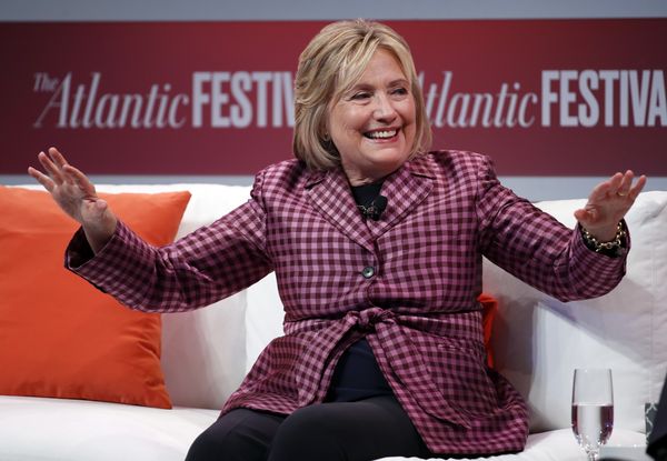 Hillary Clinton 'Running' Again in 2020, Seeking a Way to ‘Fit In’, Claims Steve Bannon - Sputnik International
