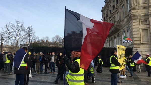 Yellow Vests Protests Continue for 13th Week - Sputnik International