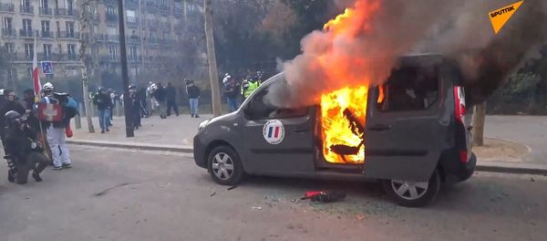 A car set afire amid Yellow Vests protests in Paris A car set afire amid Yellow Vests protests in Paris - Sputnik International
