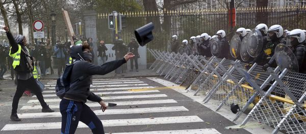 A protestor throws an object at a police line during a demonstration in Brussels, Saturday, Dec. 8, 2018. A protestor throws an object at a police line during a demonstration in Brussels, Saturday, Dec. 8, 2018. - Sputnik International