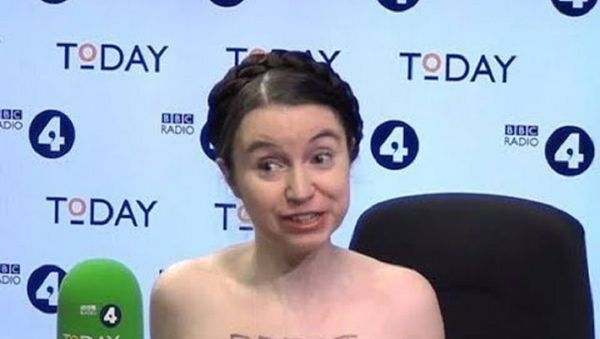 Brexit economist strips off in Radio 4 studio - Sputnik International