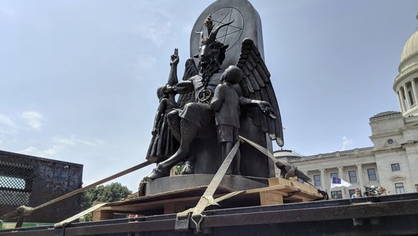 The Satanic Temple unveils its statue of Baphomet, a winged-goat creature, at a rally for the first amendment in Little Rock, Ark., Thursday, Aug. 16, 2018 - Sputnik International