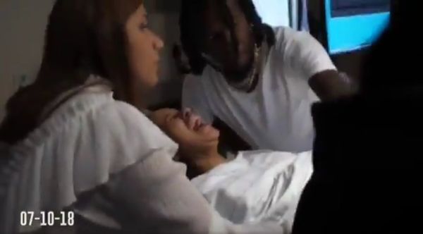 The camera then shoots back to Offset, who stares on in disbelief as Cardi then gives birth The camera then shoots back to Offset, who stares on in disbelief as Cardi then gives birth - Sputnik International