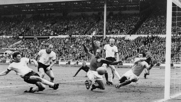 Gordon Banks (far right) makes a save during England's World Cup Final victory in 1966 against West Germany - Sputnik International
