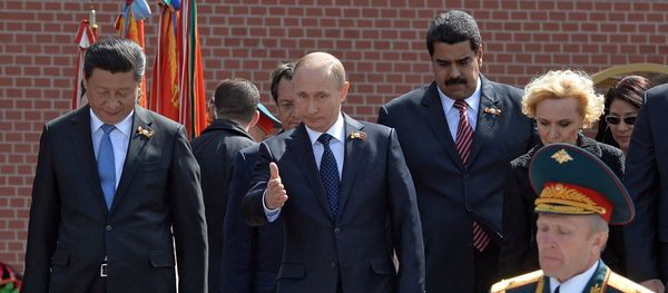 May 9, 2015. Russian President Vladimir Putin, 2nd left, at the flower-laying ceremony at the Tomb of the Unknown Soldier in Moscow's Alexander Garden. Left: President of the People's Republic of China Xi Jinping. 2nd right: President of Venezuela Nicolas Maduro - Sputnik International
