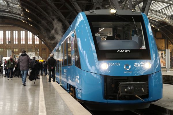 A hydrogen-powered train, built by Alstom, at Leipzig station in Germany A hydrogen-powered train, built by Alstom, at Leipzig station in Germany - Sputnik International
