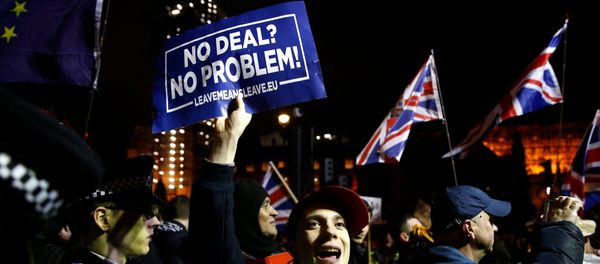 Pro-Brexit protesters demonstrate outside the Houses of Parliament Pro-Brexit protesters demonstrate outside the Houses of Parliament - Sputnik International