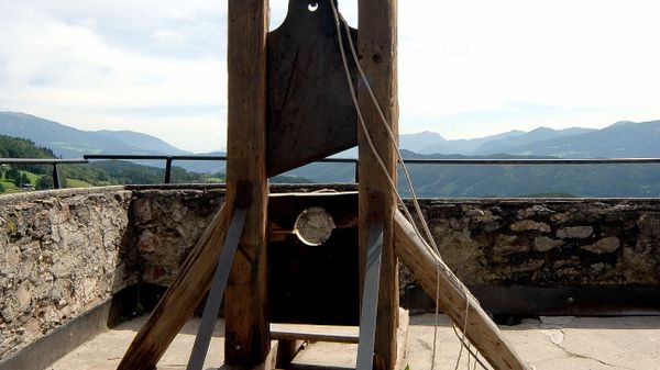 Guillotine - Sputnik International