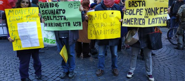 Roma, Piazza Vidoni, manifestazione unitaria a sostegno del legittimo presidente del Venezuela Nicolas Maduro - Sputnik International