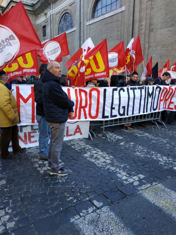 Roma, Piazza Vidoni, manifestazione unitaria a sostegno del legittimo presidente del Venezuela Nicolas Maduro Roma, Piazza Vidoni, manifestazione unitaria a sostegno del legittimo presidente del Venezuela Nicolas Maduro - Sputnik International