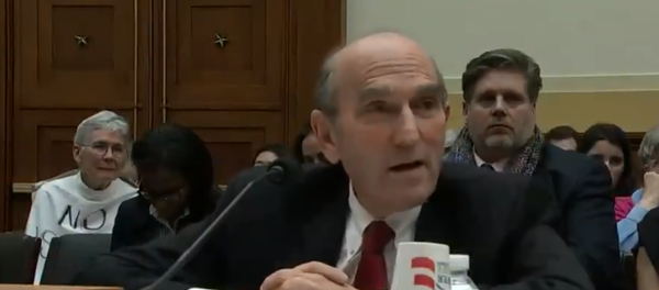 Elliot Abrams, the US special envoy to Venezuela, speaks with Minnesota Congresswoman Ilhan Oman during a House Foreign Affairs Committee hearing - Sputnik International