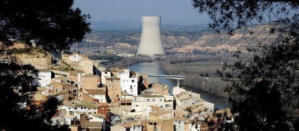 FILE PHOTO: A view of Asco village and a nuclear plant, which uses the waters of the Ebro river water to cool it, in Asco near Tarragona January 27, 2010. FILE PHOTO: A view of Asco village and a nuclear plant, which uses the waters of the Ebro river water to cool it, in Asco near Tarragona January 27, 2010. - Sputnik International