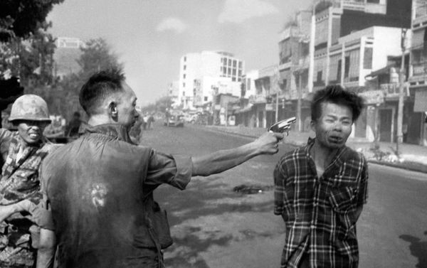 South Vietnamese General Nguyen Ngoc Loan, chief of the National Police, fires his pistol into the head of suspected Viet Cong officer Nguyen Van Lem (also known as Bay Lop) on a Saigon street, Feb. 1, 1968, early in the Tet Offensive South Vietnamese General Nguyen Ngoc Loan, chief of the National Police, fires his pistol into the head of suspected Viet Cong officer Nguyen Van Lem (also known as Bay Lop) on a Saigon street, Feb. 1, 1968, early in the Tet Offensive - Sputnik International