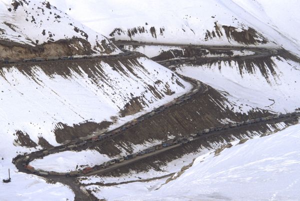 A column of Soviet vehicles crossing Salang Pass in the Hindu Kush mountains A column of Soviet vehicles crossing Salang Pass in the Hindu Kush mountains - Sputnik International