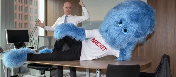 Dutch foreign minister Stef Blok poses with Brexit monster. Dutch foreign minister Stef Blok poses with Brexit monster. - Sputnik International