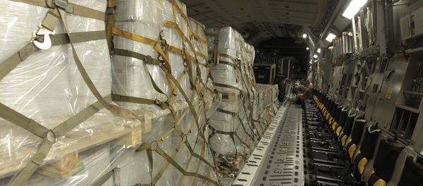 A C-17 cargo plane delivers Humanitarian Aid for Venezuela A C-17 cargo plane delivers Humanitarian Aid for Venezuela - Sputnik International
