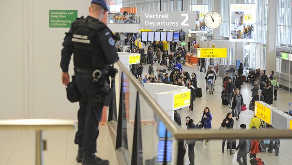 Dutch military police carries extra patrols at Schiphol Airport in Amsterdam (File) Dutch military police carries extra patrols at Schiphol Airport in Amsterdam (File) - Sputnik International