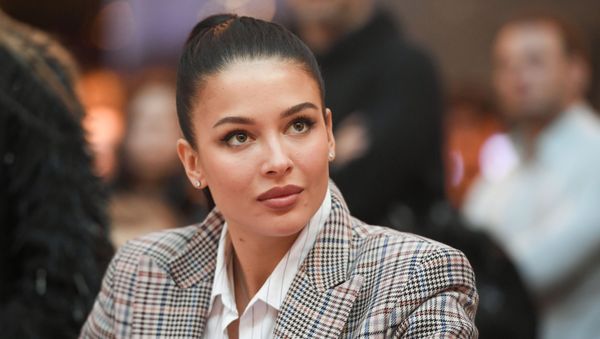 Miss Russia 2015, model Sofia Nikitchuk juries the open audition for Miss Russia 2019 beauty contest pose for a photo, in Moscow, Russia. - Sputnik International
