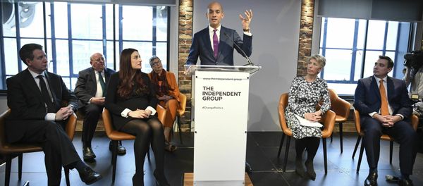 Labour MP Chuka Umunna, center, speaks to the media during a press conference with a group of six other Labour MPs, in London, Monday, Feb. 18, 2019. Labour MP Chuka Umunna, center, speaks to the media during a press conference with a group of six other Labour MPs, in London, Monday, Feb. 18, 2019. - Sputnik International