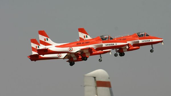 HAL HJT-16 Kiran Indian Air Force ( Surya Kiran Aerobatic Team ) - Sputnik International