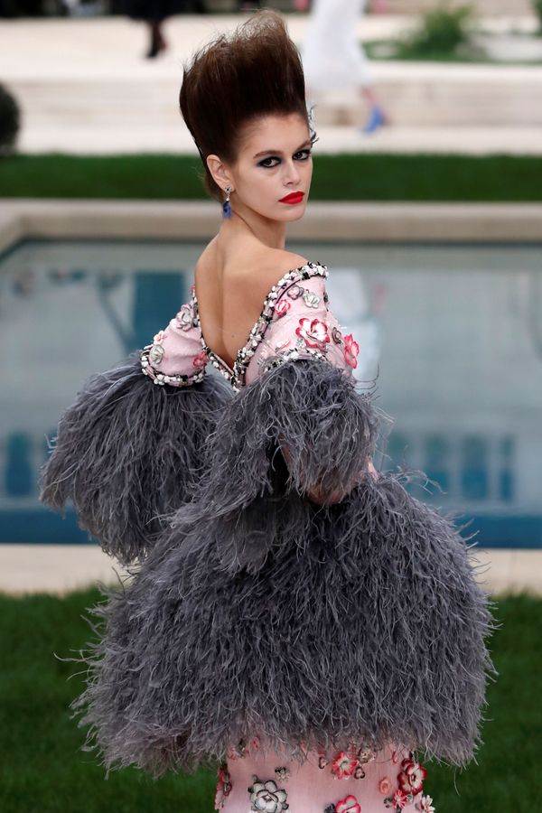 Model Kaia Gerber Presents a Creation for Fashion House Chanel , 2019 - Sputnik International