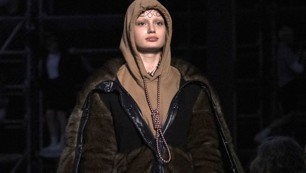 This Feb. 17, 2019 photo shows a model wearing a creation by Burberry at the Autumn/Winter 2019 fashion week runway show in London. - Sputnik International