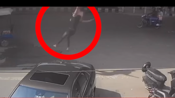 Woman Thrown Off a Flyover - Sputnik International