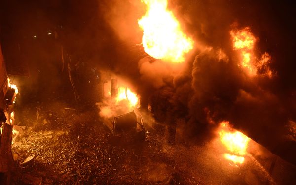 In this Wednesday, Feb. 20, 2019, photo, firefighters try to douse a fire in Dhaka, Bangladesh. - Sputnik International
