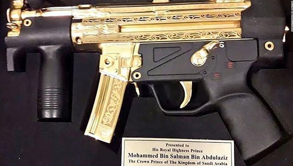 Pakistani senators gave bin Salman this gold-plated gun Pakistani senators gave bin Salman this gold-plated gun - Sputnik International
