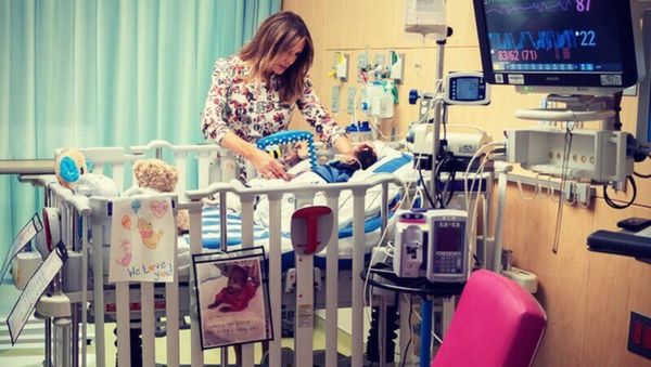 melania Trump visits Nicklaus Children's Hospital in Miami - Sputnik International