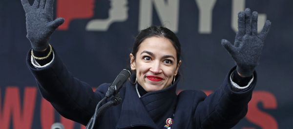 FILE - In this Jan. 19, 2019, file photo, U.S. Rep. Alexandria Ocasio-Cortez, (D-New York) waves to the crowd after speaking at Women's Unity Rally in Lower Manhattan in New York. FILE - In this Jan. 19, 2019, file photo, U.S. Rep. Alexandria Ocasio-Cortez, (D-New York) waves to the crowd after speaking at Women's Unity Rally in Lower Manhattan in New York. - Sputnik International