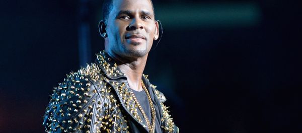 In this file photo taken on June 29, 2013, R. Kelly performs onstage during R. Kelly, New Edition and The Jacksons at the 2013 BET Experience at Staples Center in Los Angeles, California. R&B star R. Kelly has been charged with 10 counts of aggravated criminal sex abuse, at least some involving minors, a Cook County court official said Friday, February 22, 2019. In this file photo taken on June 29, 2013, R. Kelly performs onstage during R. Kelly, New Edition and The Jacksons at the 2013 BET Experience at Staples Center in Los Angeles, California. R&B star R. Kelly has been charged with 10 counts of aggravated criminal sex abuse, at least some involving minors, a Cook County court official said Friday, February 22, 2019. - Sputnik International