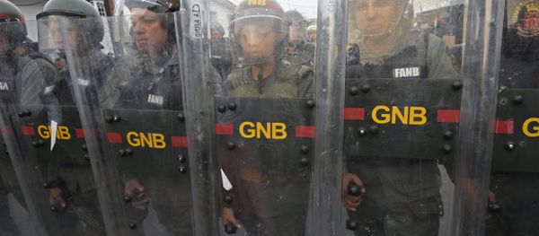 Venezuelan security forces stand guard at the border town of Ureña after Maduro´s government ordered to temporary close down the border with Colombia on February 23, 2019. - Sputnik International
