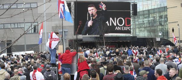 Former leader and founder of the English Defence League, Tommy Robinson seen on screen, as he addresses an EDL protest over a TV program, outside the BBC building in Salford, England, Saturday Feb. 23, 2019. Former leader and founder of the English Defence League, Tommy Robinson seen on screen, as he addresses an EDL protest over a TV program, outside the BBC building in Salford, England, Saturday Feb. 23, 2019. - Sputnik International