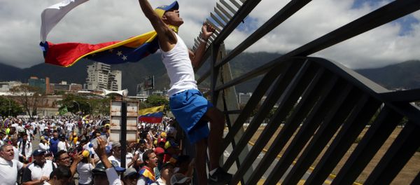 Supporters of Venezuelan opposition leader Juan Guaido take part in a march in Caracas, on February 23, 2019 - Sputnik International