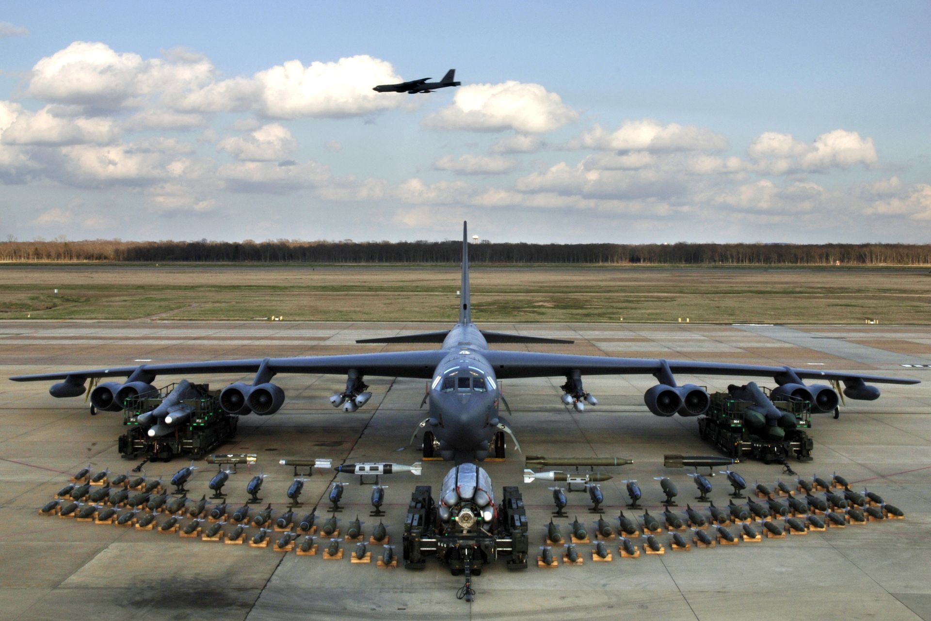 Munitions on display show the full capabilities of the B-52 Stratofortress. - Sputnik International, 1920, 02.12.2022