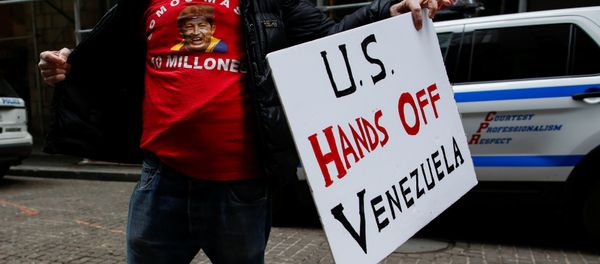 A man arrives to attend a protest against U.S. foreign policy on Venezuela outside the Trump Building in New York City, New York, U.S., February 23, 2019 - Sputnik International