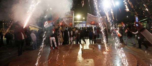 People burn firecrackers to celebrate after Indian authorities said their jets conducted air strikes on militant camps in Pakistani territory, in New Delhi, India, February 26, 2019 - Sputnik International
