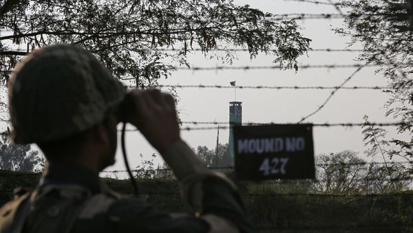 An India's Border Security Force (BSF) soldier keeps vigil during patrol along the fenced border with Pakistan in Ranbir Singh Pura sector near Jammu February 26, 2019 An India's Border Security Force (BSF) soldier keeps vigil during patrol along the fenced border with Pakistan in Ranbir Singh Pura sector near Jammu February 26, 2019 - Sputnik International