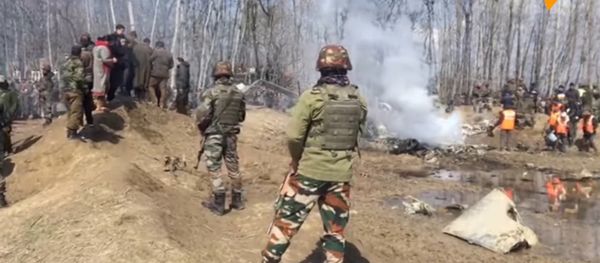 India: Footage Shows Presumed Wreckage of Aircraft in Central Kashmir India: Footage Shows Presumed Wreckage of Aircraft in Central Kashmir - Sputnik International