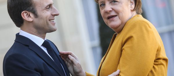 French President Emmanuel Macron (L) welcomes German Chancellor Angela Merkel as she arrives for a working meeting at the Elysee Palace on febuary 27, 2019, in Paris - Sputnik International