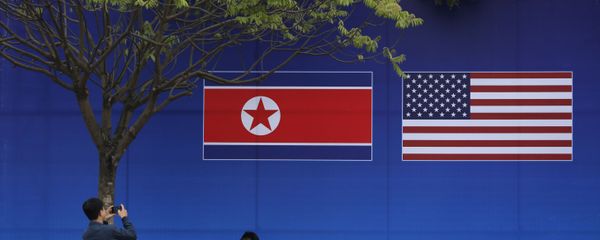 People take pictures in front of a poster featuring the upcoming second summit between the U.S. and North Korea in Hanoi, Vietnam - Sputnik International