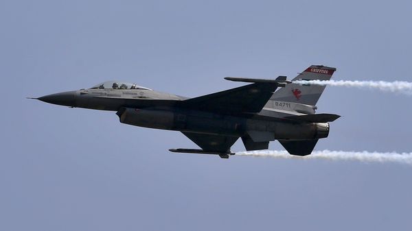 A Pakistani Air Force F-16 fighter jet flies during a military parade in Islamabad, Pakistan, Friday, March 23, 2018 - Sputnik International