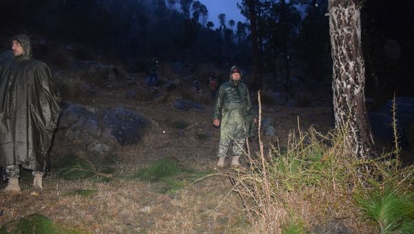 Pakistani soldiers and media personnel gather at the site where the Indian Air Force (IAF) strike launched on a Jaish-e-Mohammad (JeM) camp at Balakot on February 26, 2019 - Sputnik International