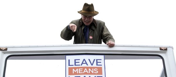 Former Ukip leader Nigel Farage looks down from the top deck of an open top bus during his visit to The Ship public house, during a Leave Means Leave event, in Dorset, England, Monday, Oct. 15, 2018. Former Ukip leader Nigel Farage looks down from the top deck of an open top bus during his visit to The Ship public house, during a Leave Means Leave event, in Dorset, England, Monday, Oct. 15, 2018. - Sputnik International