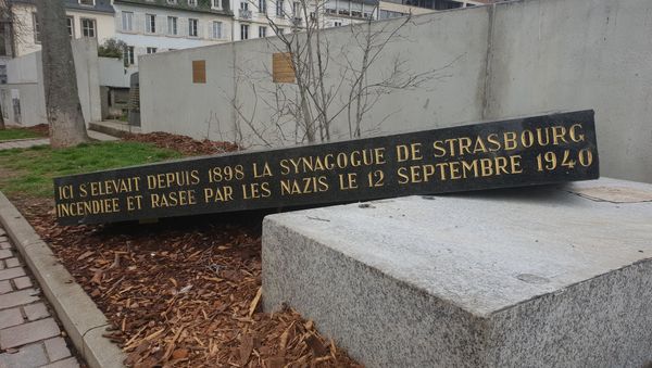 Synagogue memorial vandalised in Strasbourg Synagogue memorial vandalised in Strasbourg - Sputnik International