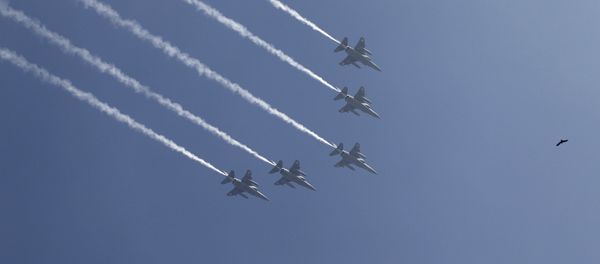 Indian Air Force Mirage 2000 fighters fly in formation - Sputnik International