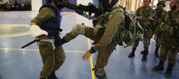 Israeli Golani infantry soldiers take part in a training of Krav Maga, the close-combat method conceived in secrecy by the Israeli military, in the Regavim Army base, in northern Israel on April 19, 2016 Israeli Golani infantry soldiers take part in a training of Krav Maga, the close-combat method conceived in secrecy by the Israeli military, in the Regavim Army base, in northern Israel on April 19, 2016 - Sputnik International