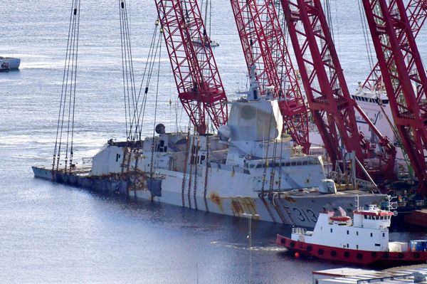 Salvage operation of the shipwrecked Norwegian navy frigate KNM Helge Ingstad continues in at Hanoytangen near Bergen, Norway February 28, 2019 - Sputnik International