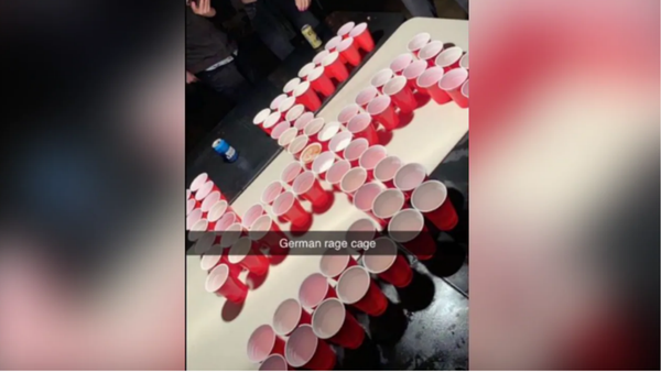 US Students Flash Nazi Salute Around Swastika Formed With Cups - Sputnik International